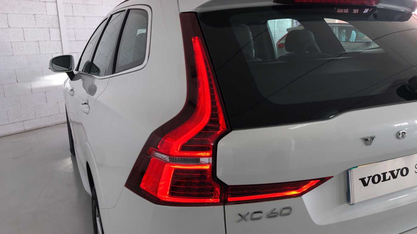 Volvo  XC60 Core, B4 Semihíbrido, Diésel