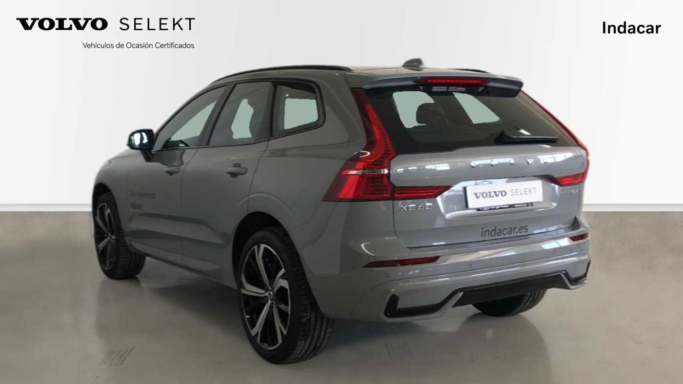 Volvo  XC60 Plus, B4 Semihíbrido, Diésel, Dark